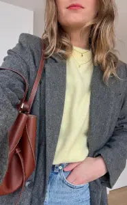 Look gris et jaune printemps sac Polène Cyme